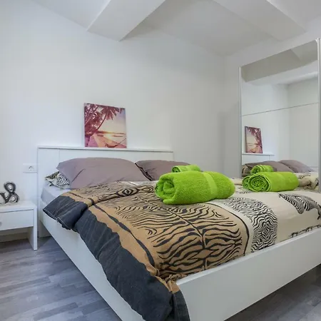 Apartment & Art Of Pleasure